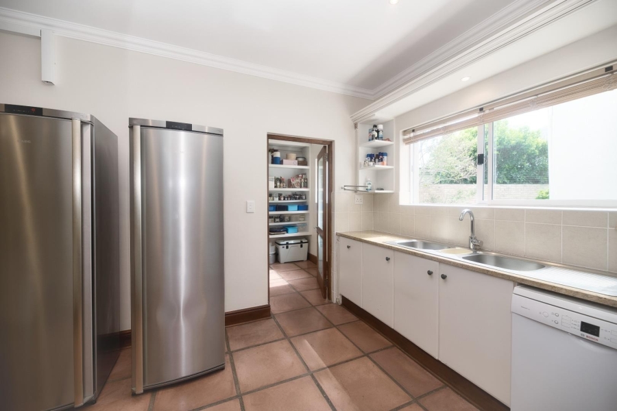 5 Bedroom Property for Sale in Fernkloof Estate Western Cape